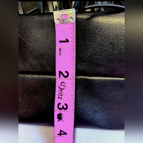 NWOT Victoria's Secret Logo Flirty Fringe Leather Tote Bag Black Limited Edition - Picture 16 of 16